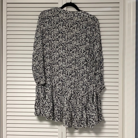 Zara long sleeve black and white smocked dress - Picture 5 of 8